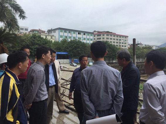 在英东体育馆地下人防工程现场检查指导安全生产工作随后,钟汉谋一行