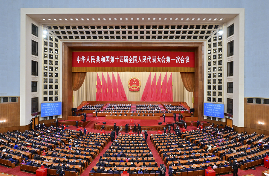 十四届全国人大一次会议举行第五次全体会议...