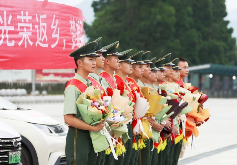 参军光荣 退役荣光——云浮市开展退役士兵光荣返乡接站活动