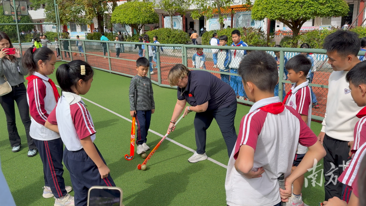 中国女曲主教练安南走进云浮校园，亲授“国字号”干货