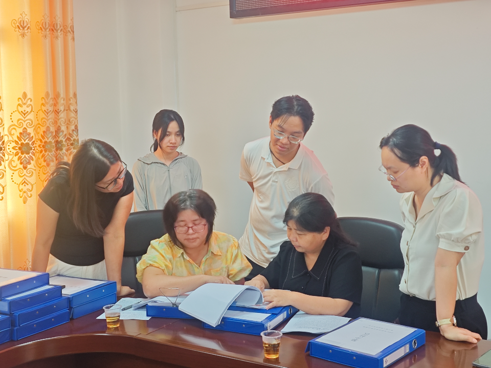 2025.9.17指导组到黎少镇政府指导镇级审计工作人员开展审计业务.jpg