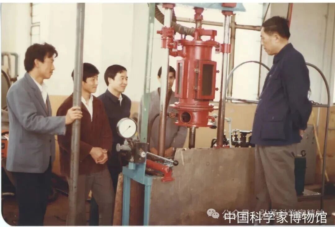 科学家3.jpg