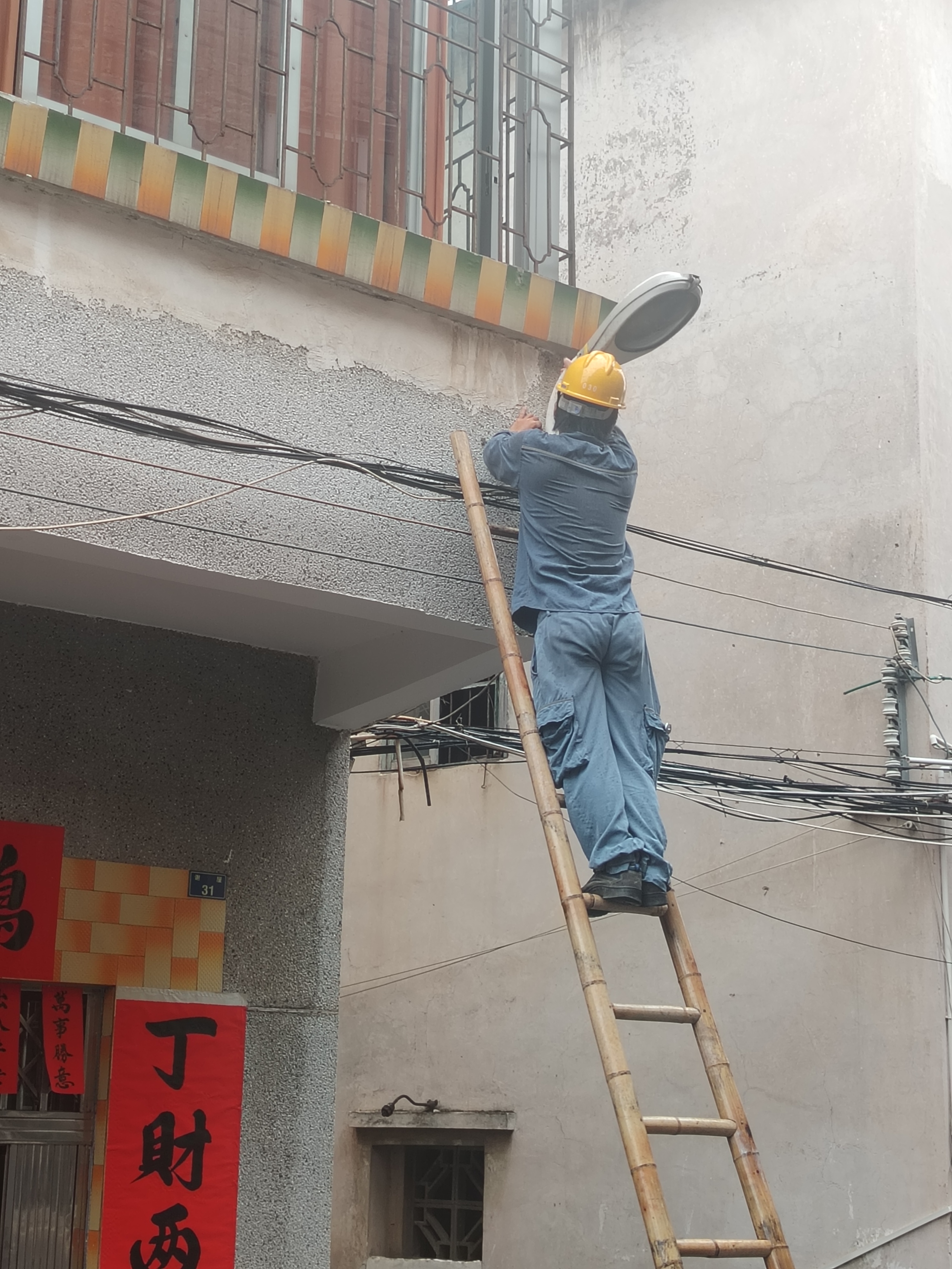日常维修社区背街横巷路灯2.jpg