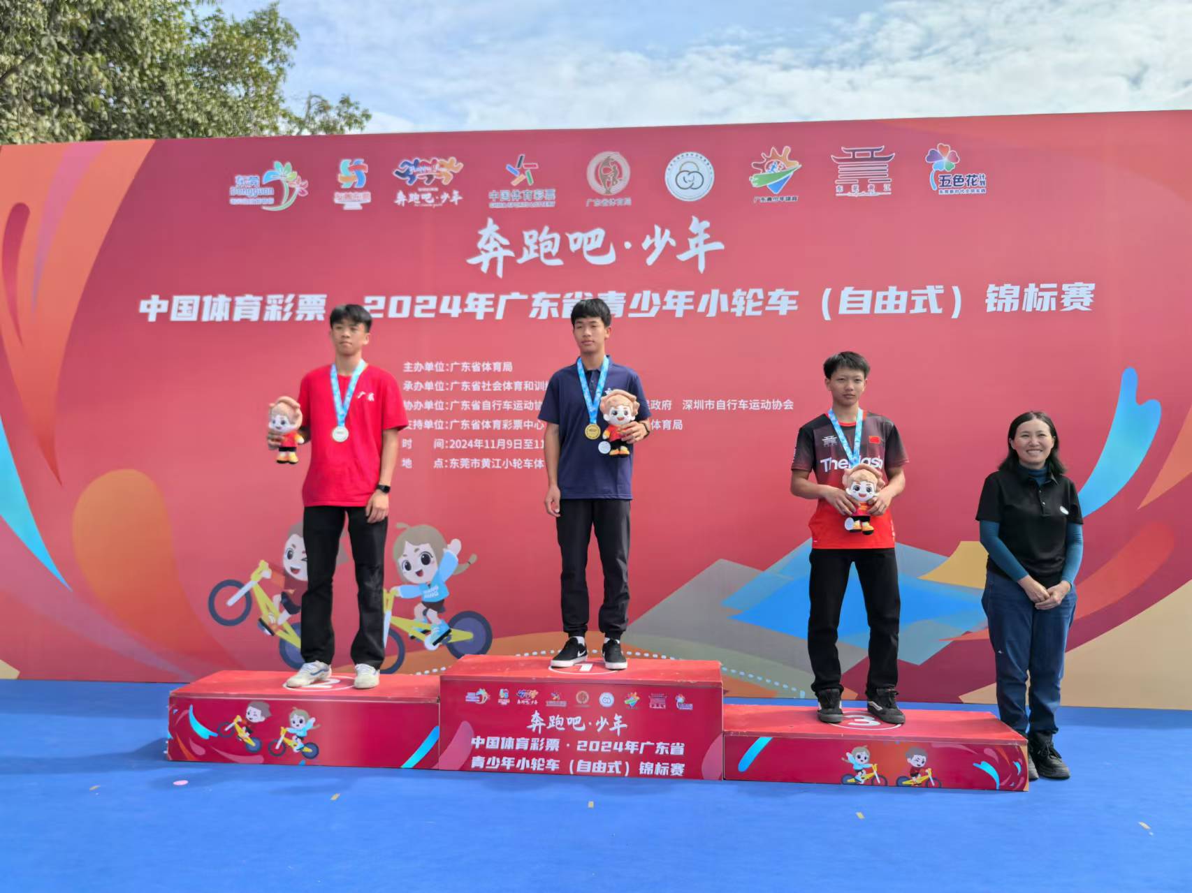 自由式男子甲组（左二为李振华）.jpg